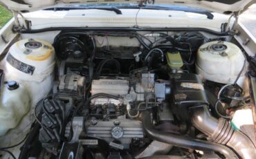 Oldsmobile-cutlass-cruiser-1989-white-18