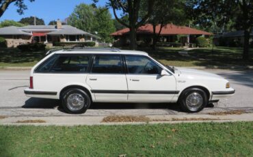 Oldsmobile-cutlass-cruiser-1989-white-19