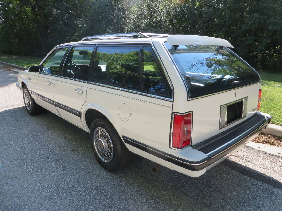 Oldsmobile-cutlass-cruiser-1989-white-2