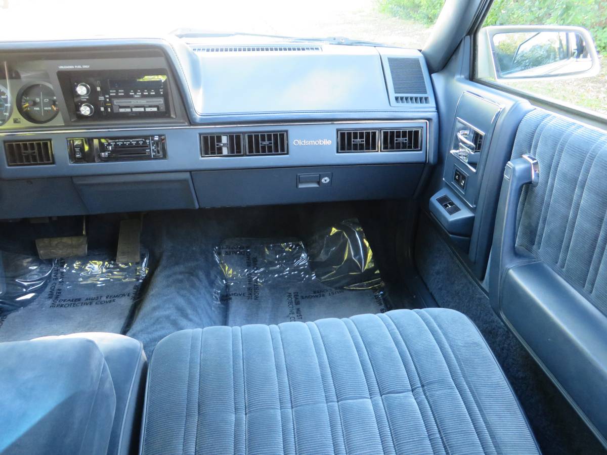 Oldsmobile-cutlass-cruiser-1989-white-6