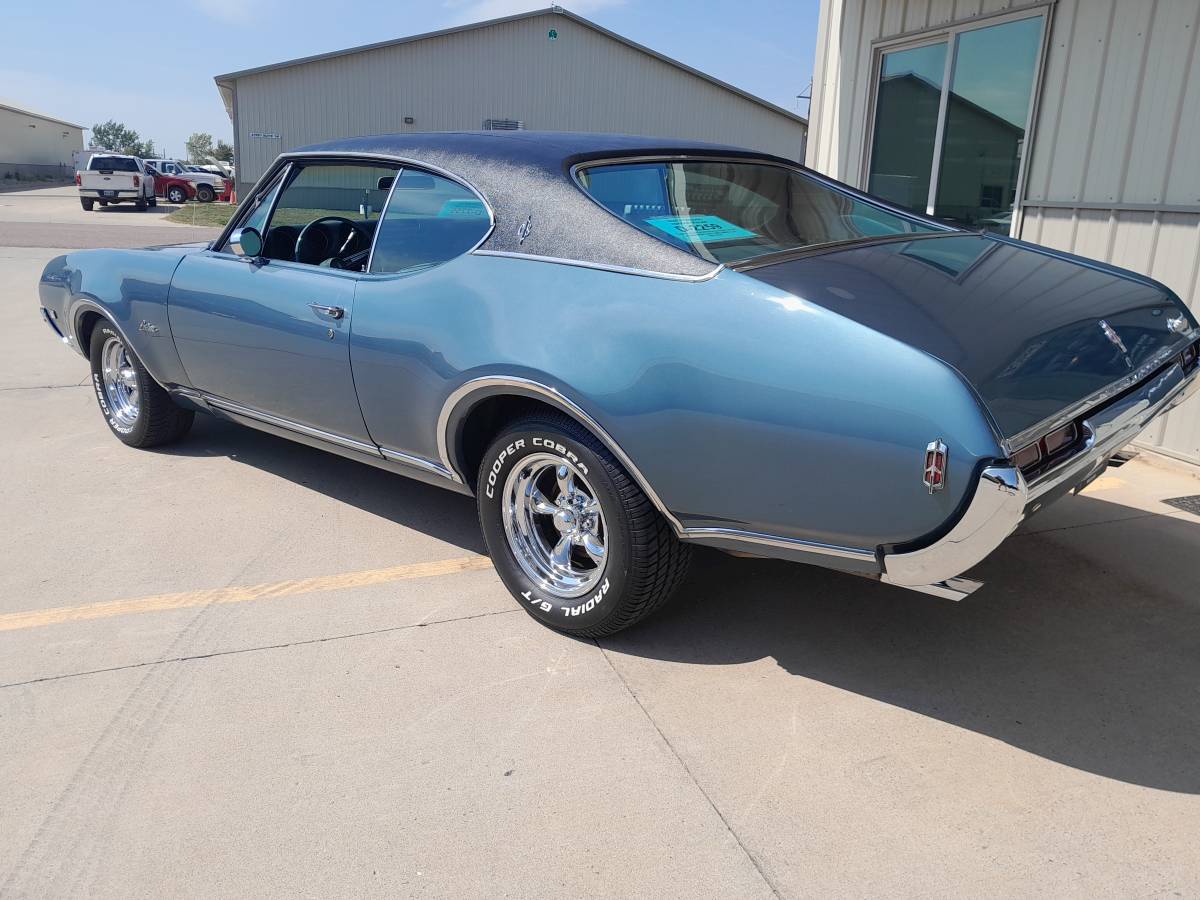 Oldsmobile-cutlass-supreme-1968-16