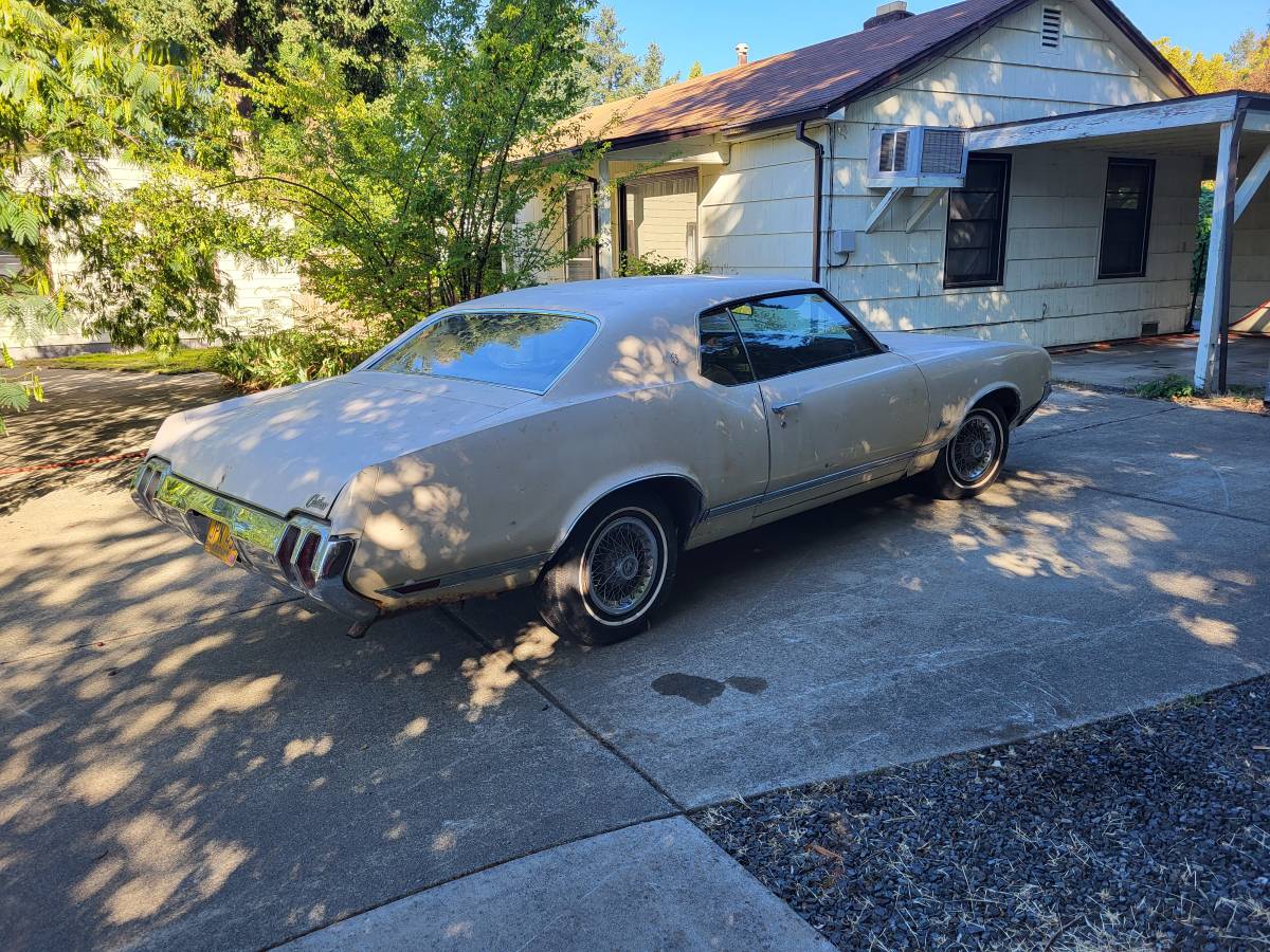 Oldsmobile-cutlass-supreme-1970-yellow-2