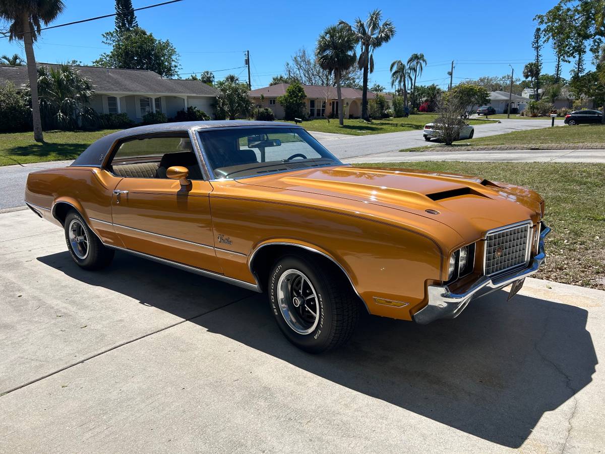 Oldsmobile-cutlass-supreme-1972-orange