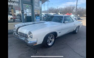 Oldsmobile-cutlass-supreme-1973-white-1