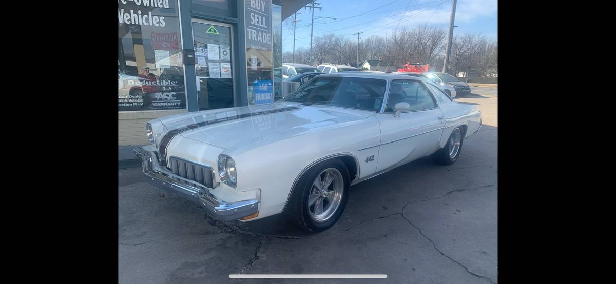Oldsmobile-cutlass-supreme-1973-white-1