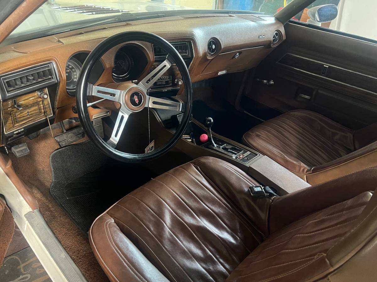 Oldsmobile-cutlass-supreme-1973-white-13