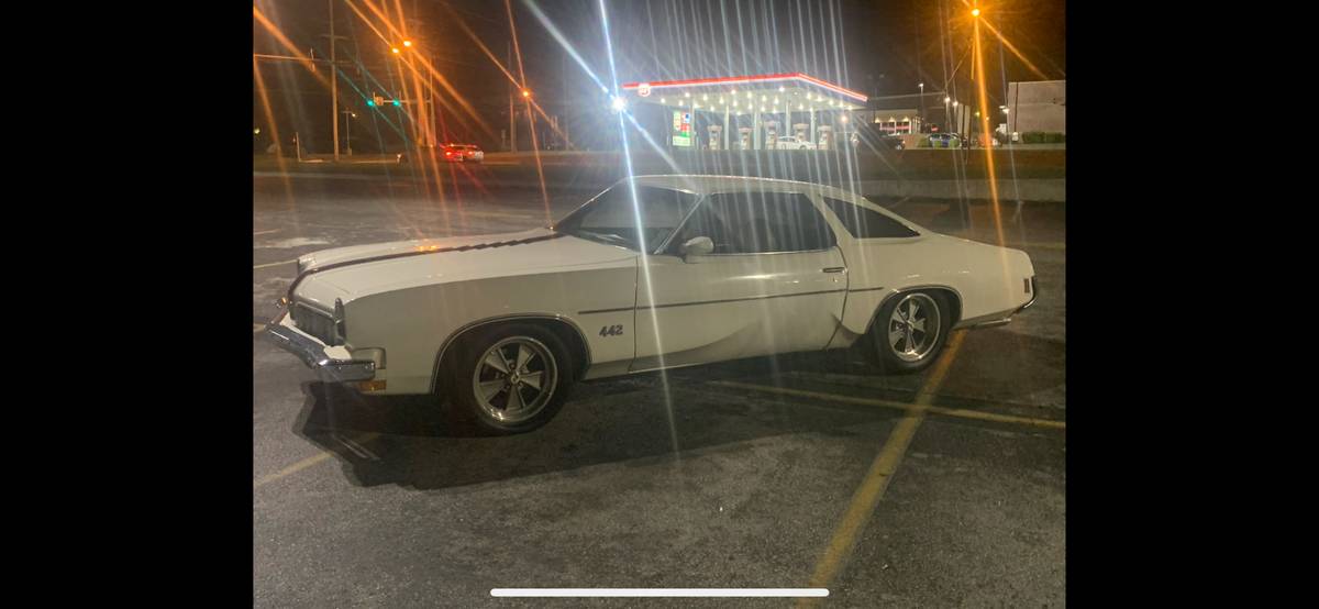 Oldsmobile-cutlass-supreme-1973-white-3