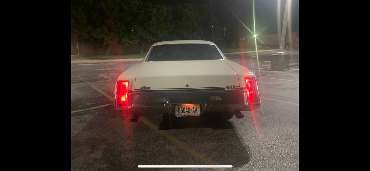 Oldsmobile-cutlass-supreme-1973-white-4