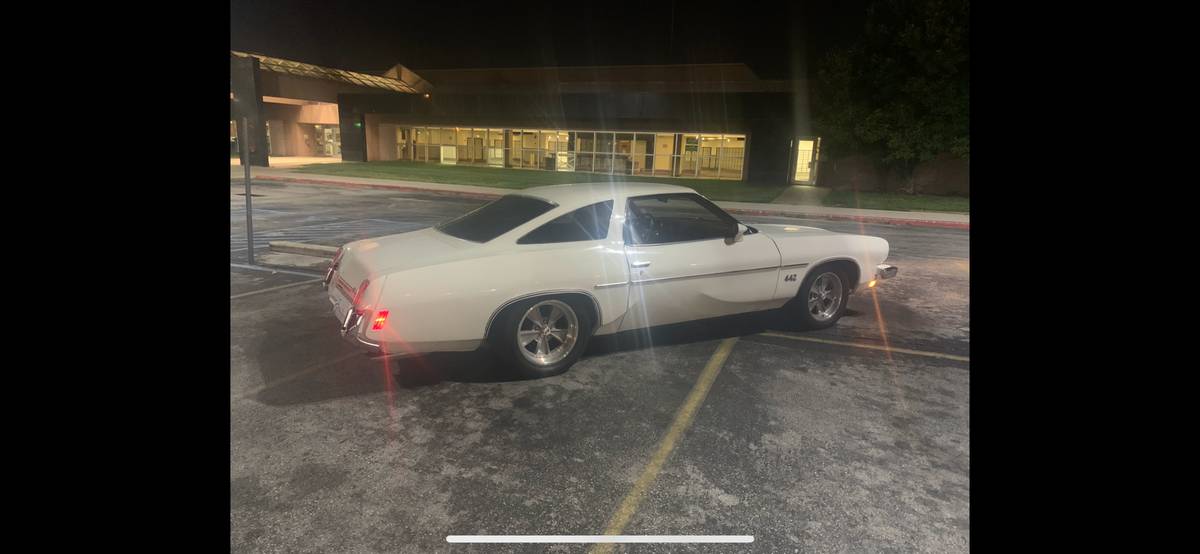 Oldsmobile-cutlass-supreme-1973-white-5