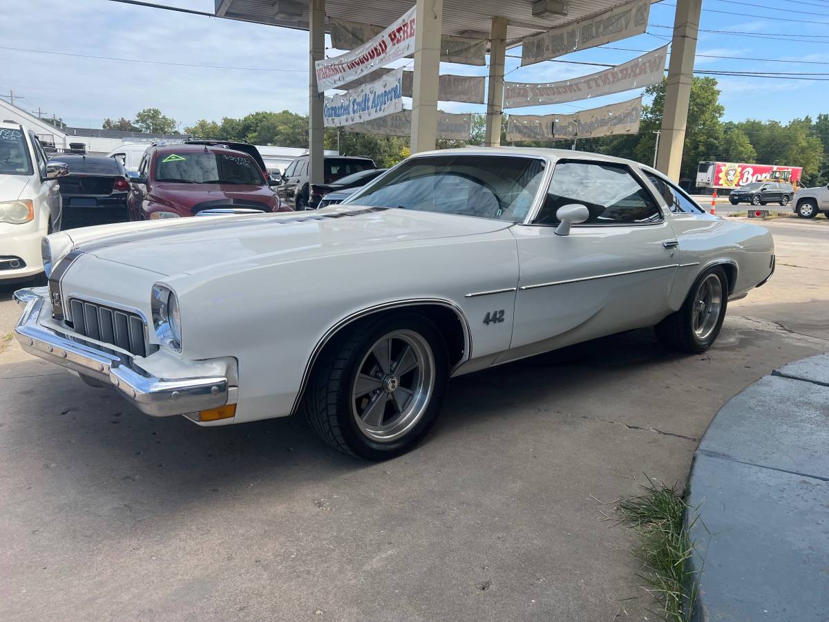 Oldsmobile-cutlass-supreme-1973-white-9