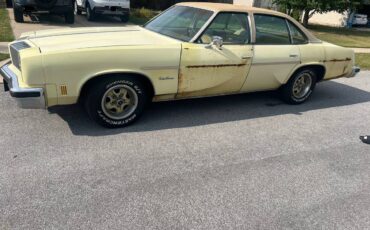 Oldsmobile-cutlass-supreme-1977-yellow