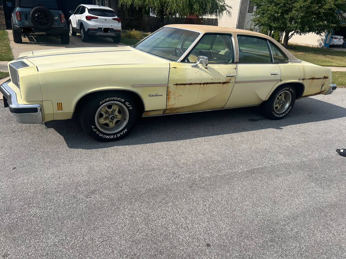 Oldsmobile-cutlass-supreme-1977-yellow
