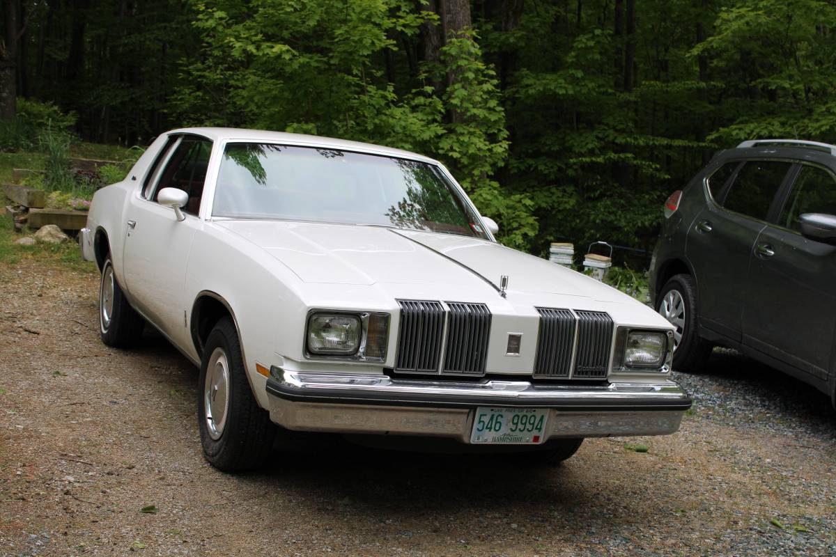 Oldsmobile-cutlass-supreme-1979-white-2