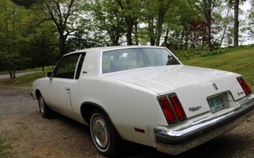 Oldsmobile-cutlass-supreme-1979-white-3