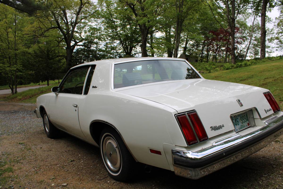 Oldsmobile-cutlass-supreme-1979-white-3