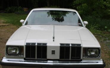Oldsmobile-cutlass-supreme-1979-white