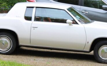 Oldsmobile-cutlass-supreme-1979-white-4