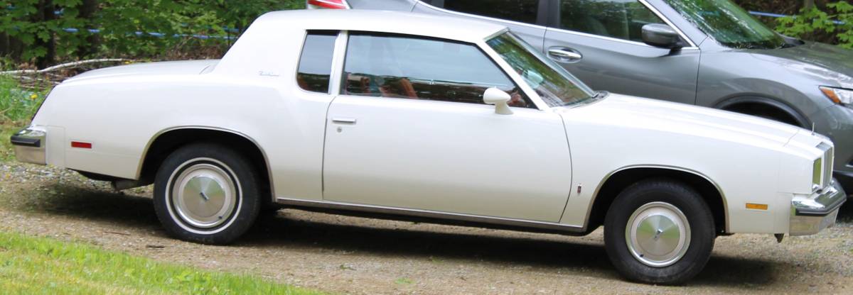 Oldsmobile-cutlass-supreme-1979-white-4