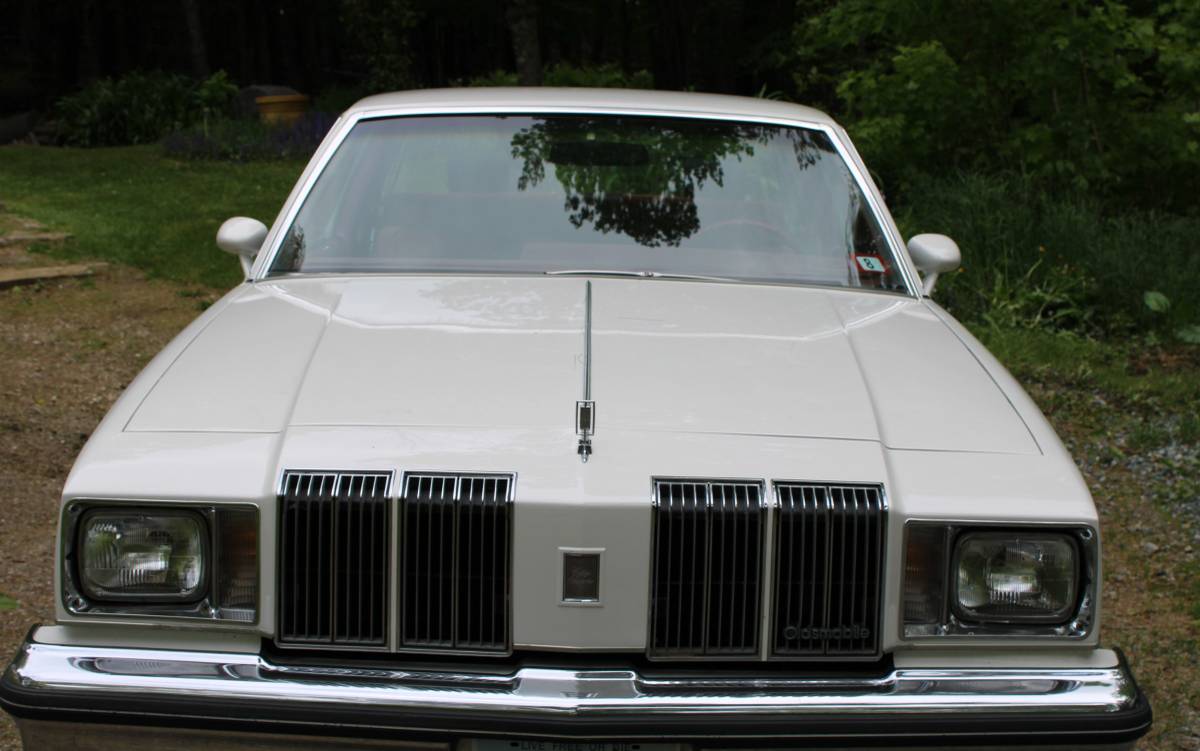Oldsmobile-cutlass-supreme-1979-white