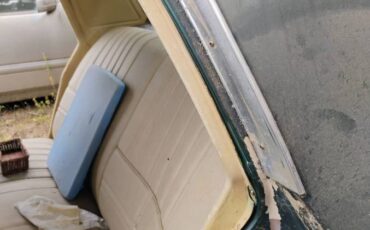 Oldsmobile-cutlass-supreme-1982-green-12