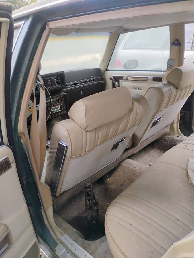 Oldsmobile-cutlass-supreme-1982-green-13