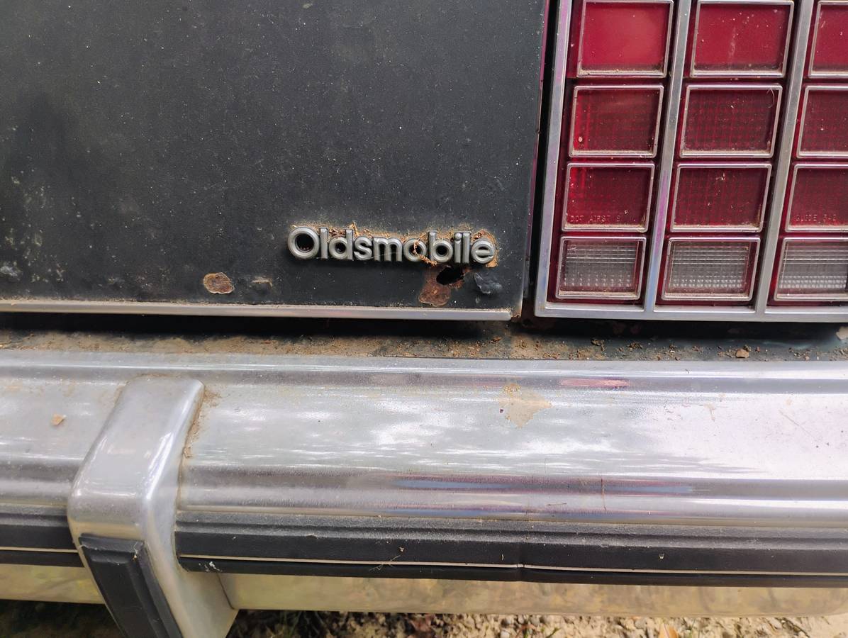 Oldsmobile-cutlass-supreme-1982-green-14