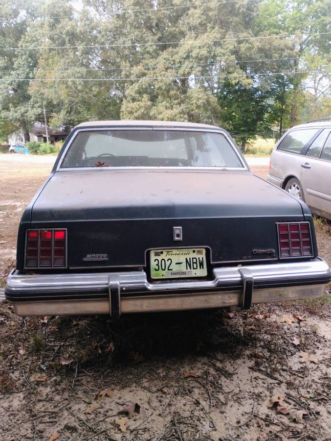 Oldsmobile-cutlass-supreme-1982-green-15