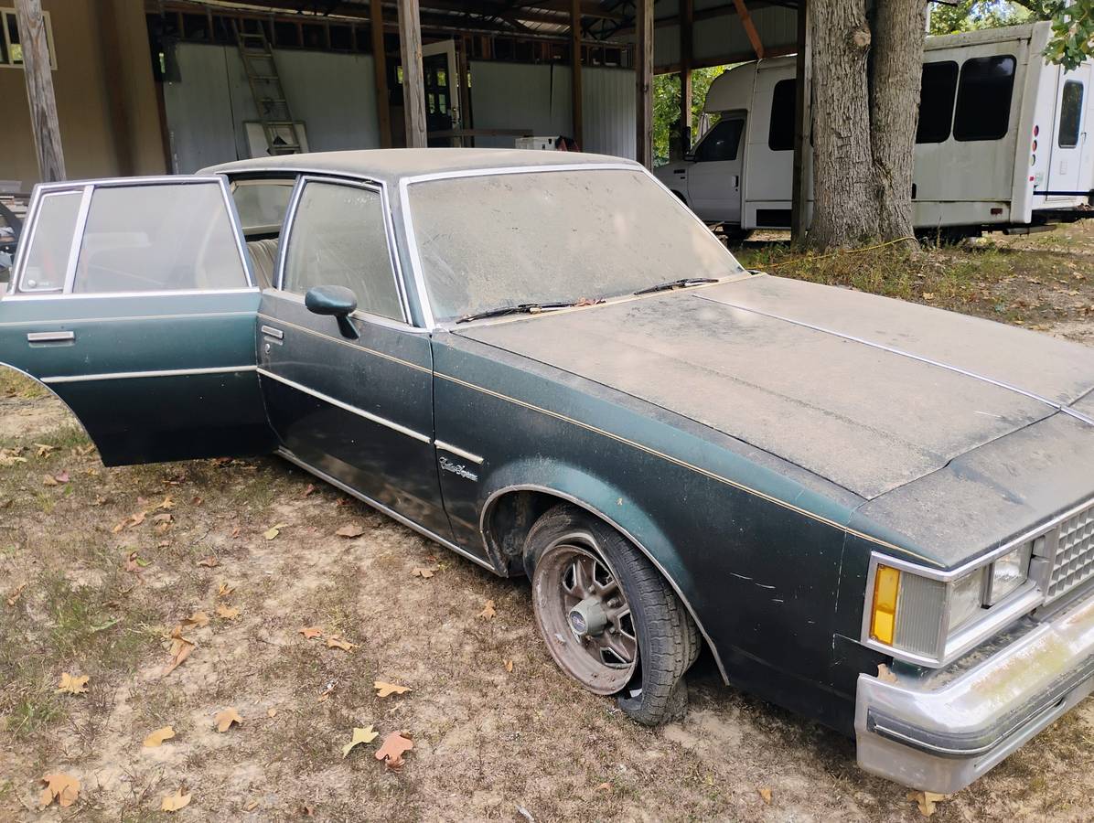 Oldsmobile-cutlass-supreme-1982-green-17