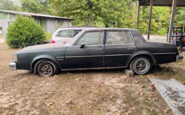 Oldsmobile-cutlass-supreme-1982-green-4