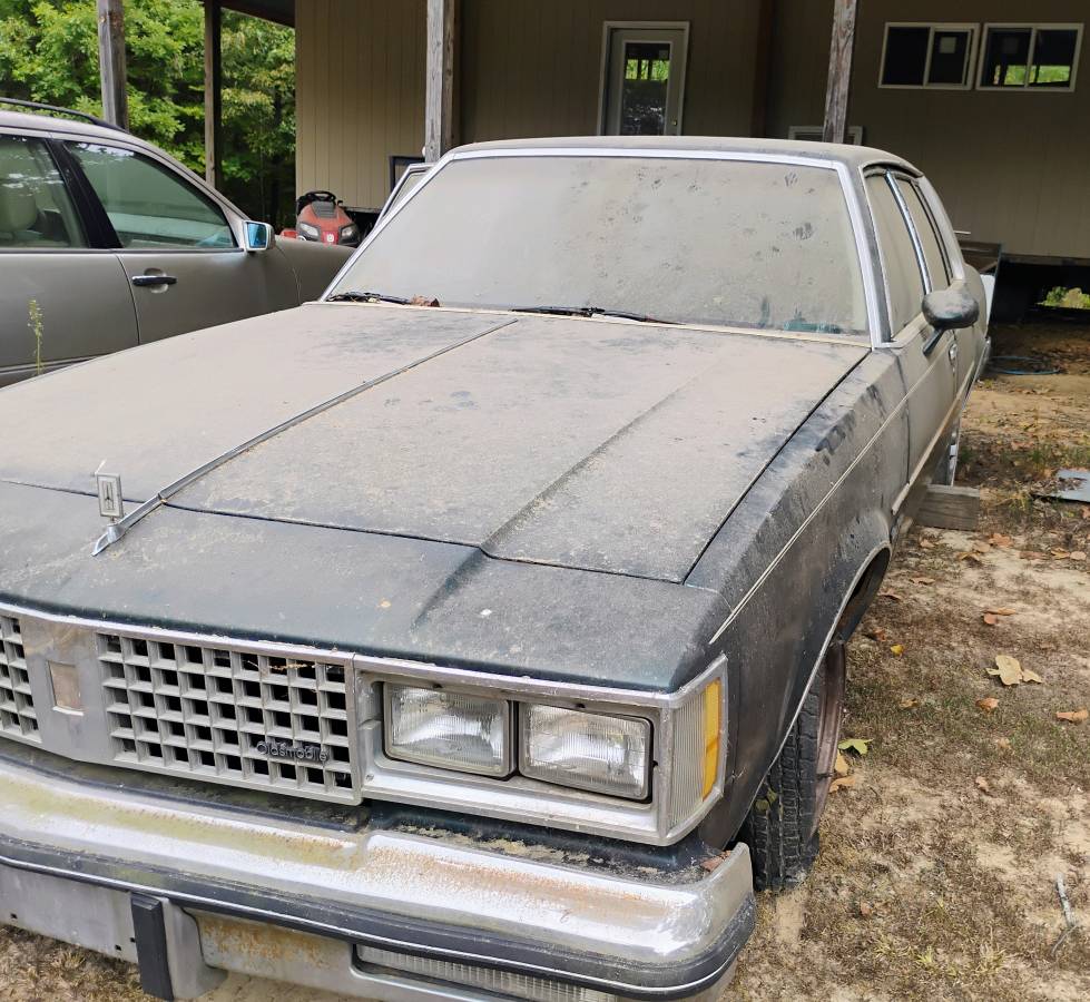 Oldsmobile-cutlass-supreme-1982-green-5