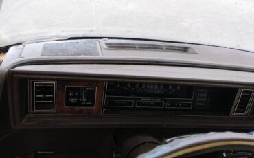 Oldsmobile-cutlass-supreme-1982-green-8