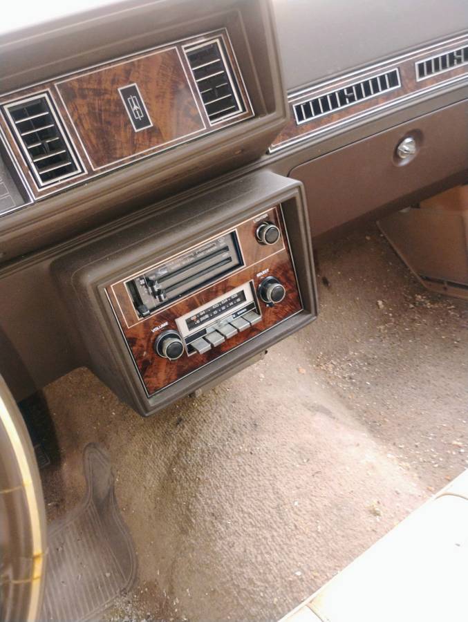 Oldsmobile-cutlass-supreme-1982-green-9