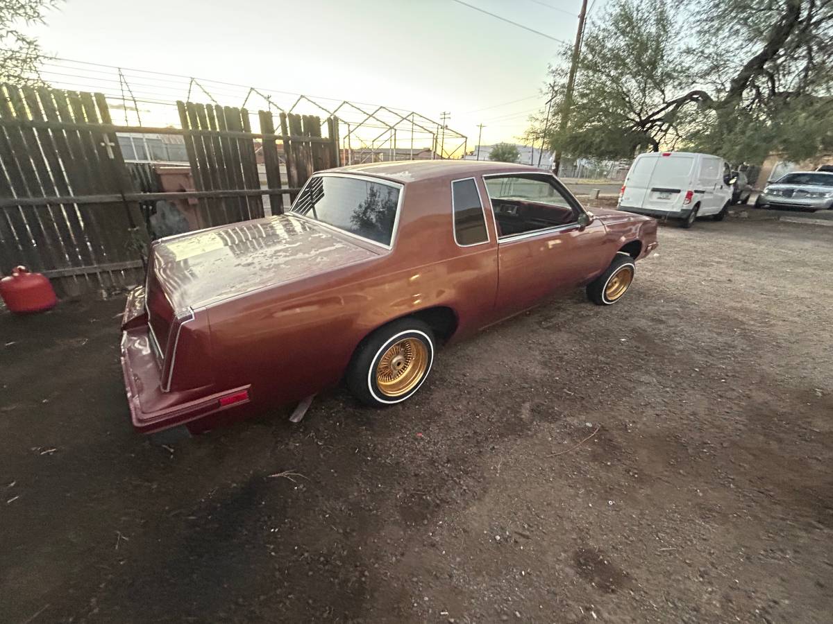 Oldsmobile-cutlass-supreme-1983-1