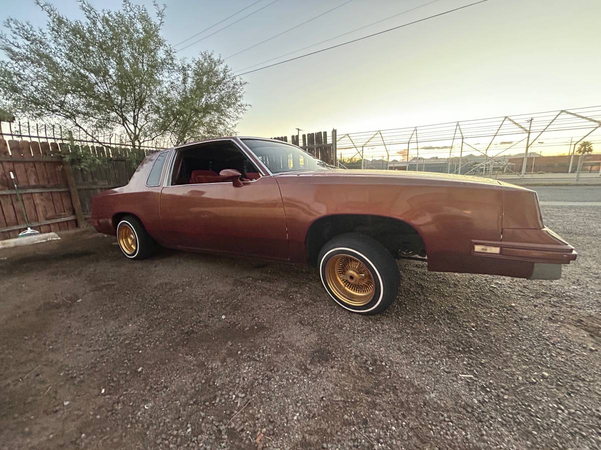 Oldsmobile-cutlass-supreme-1983-14