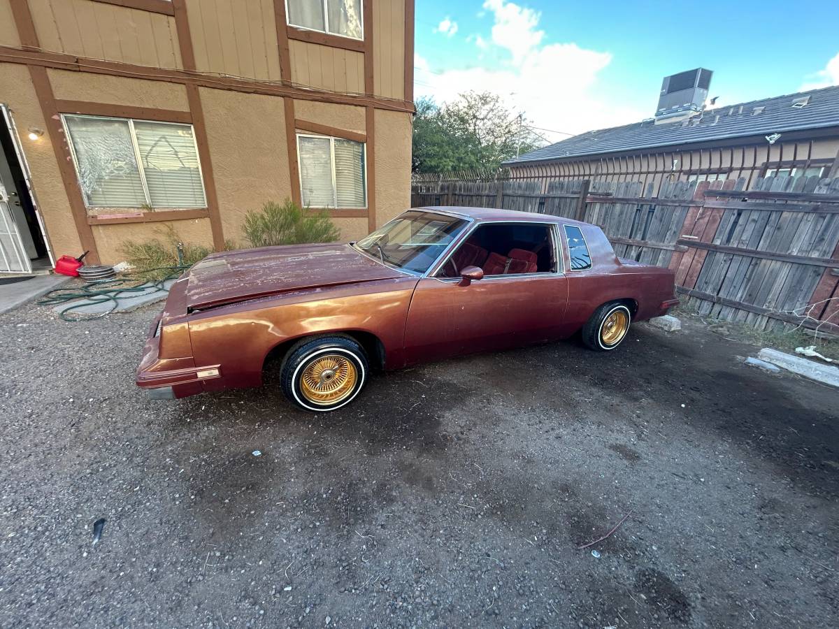 Oldsmobile-cutlass-supreme-1983-2