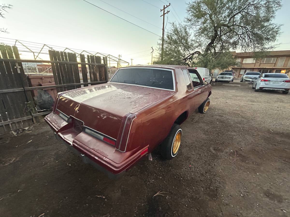 Oldsmobile-cutlass-supreme-1983-21