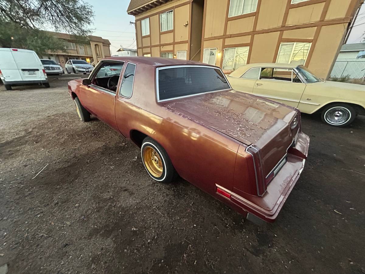 Oldsmobile-cutlass-supreme-1983-22