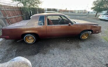 Oldsmobile-cutlass-supreme-1983-23