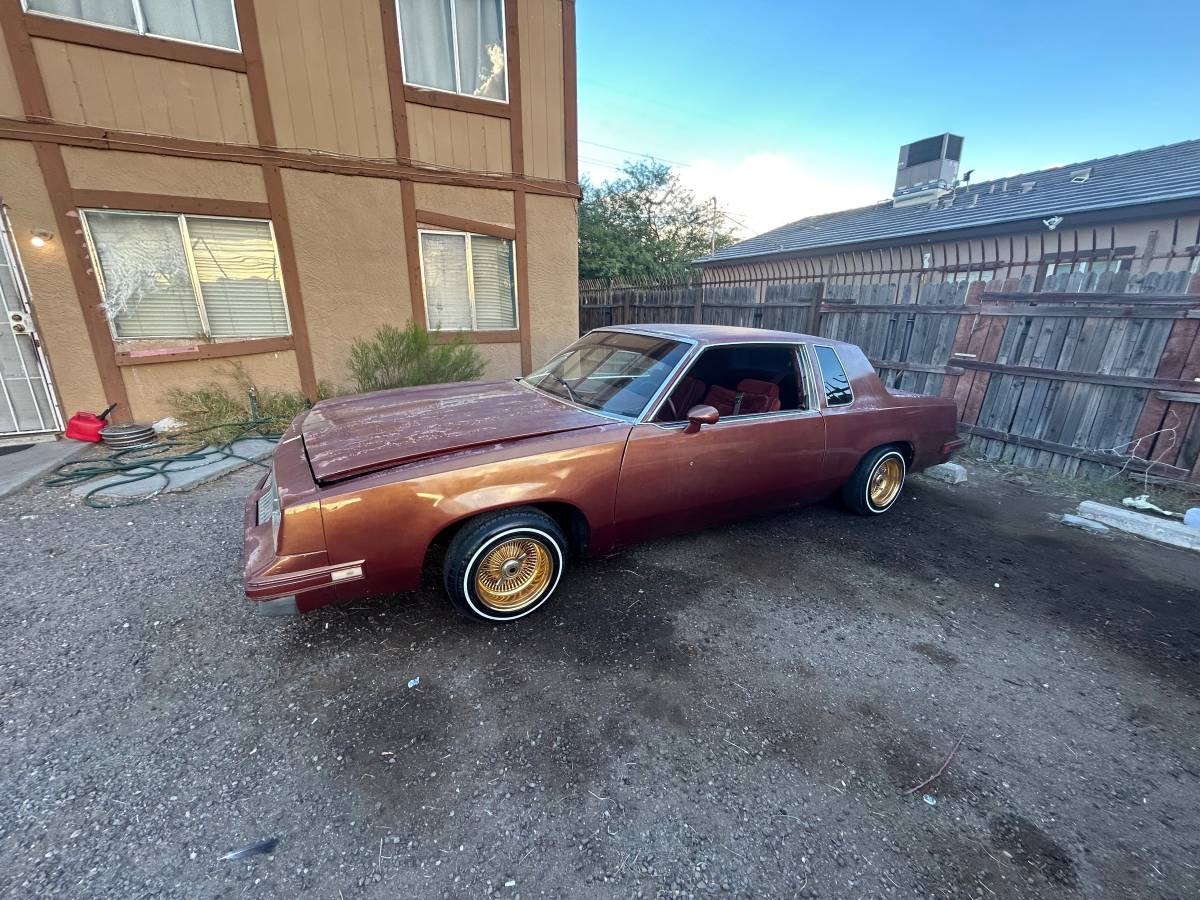 Oldsmobile-cutlass-supreme-1983-3