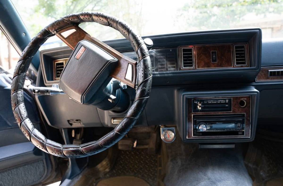 Oldsmobile-cutlass-supreme-1985