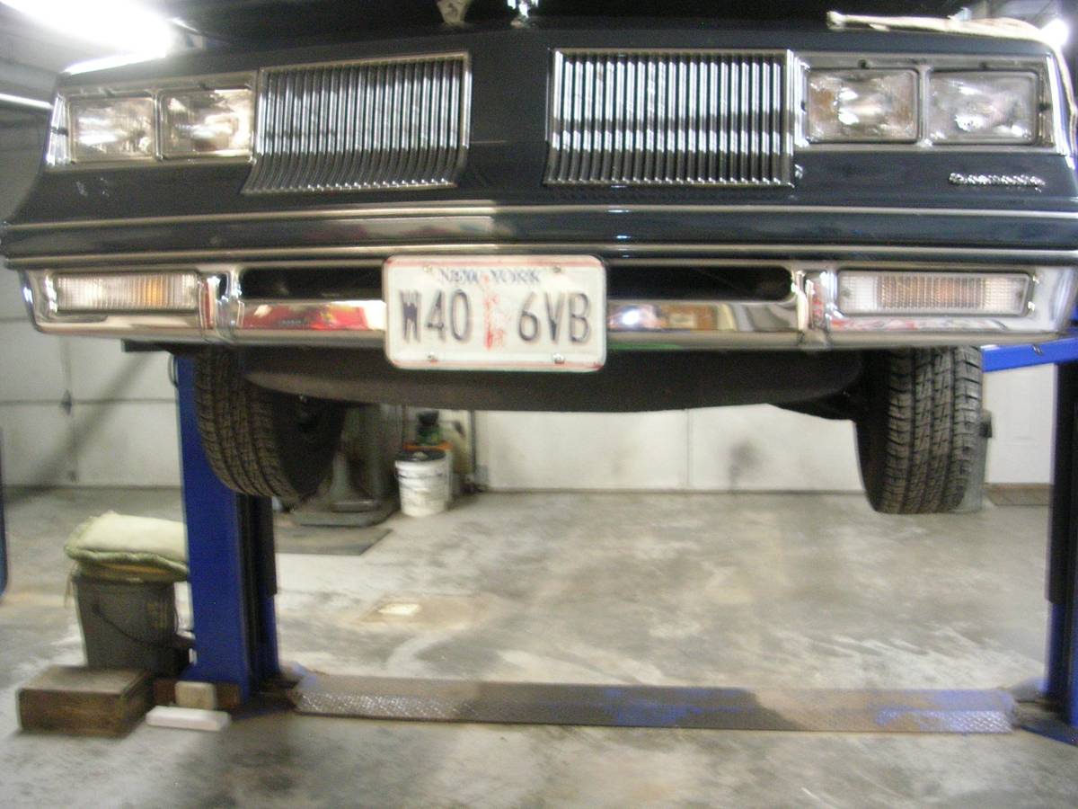 Oldsmobile-cutlass-supreme-1986-blue-12
