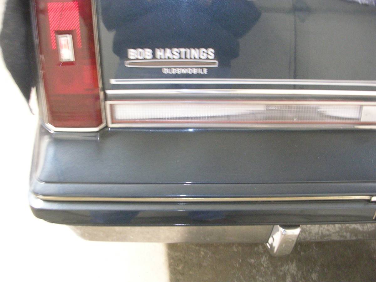 Oldsmobile-cutlass-supreme-1986-blue-14