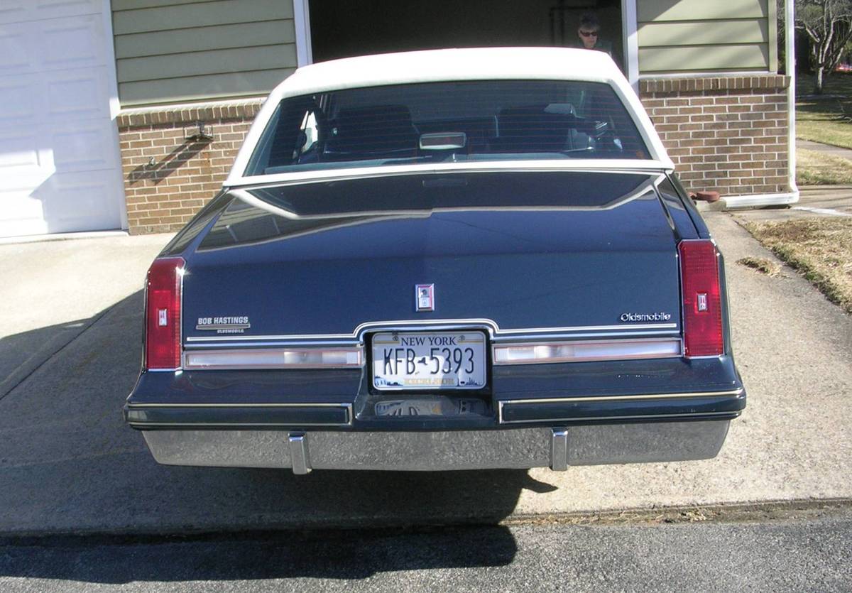 Oldsmobile-cutlass-supreme-1986-blue-30