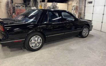 Oldsmobile-cutlass-supreme-international-1991-black-3