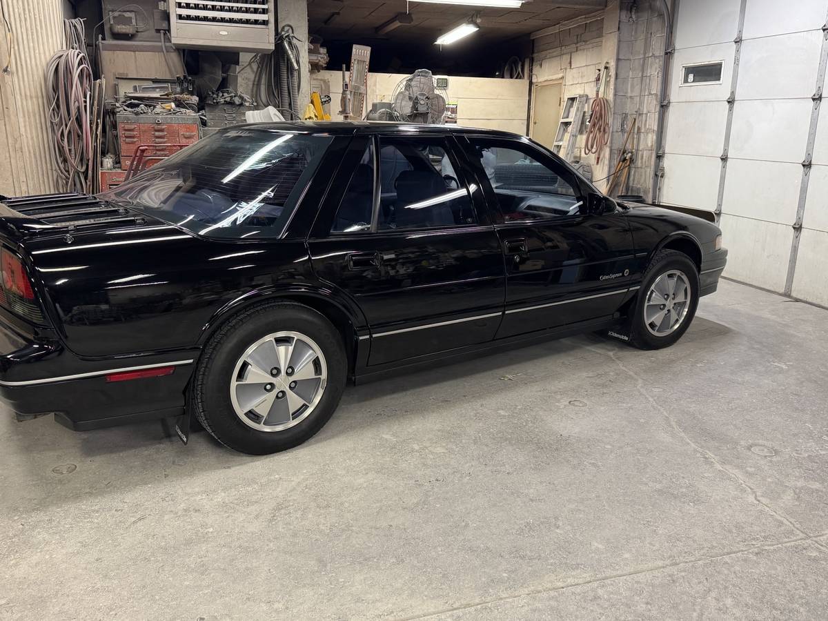Oldsmobile-cutlass-supreme-international-1991-black-3