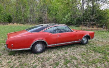 Oldsmobile-delta-88-1968-red-10
