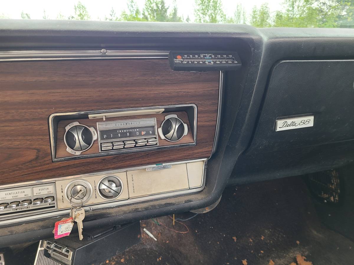 Oldsmobile-delta-88-1968-red-11