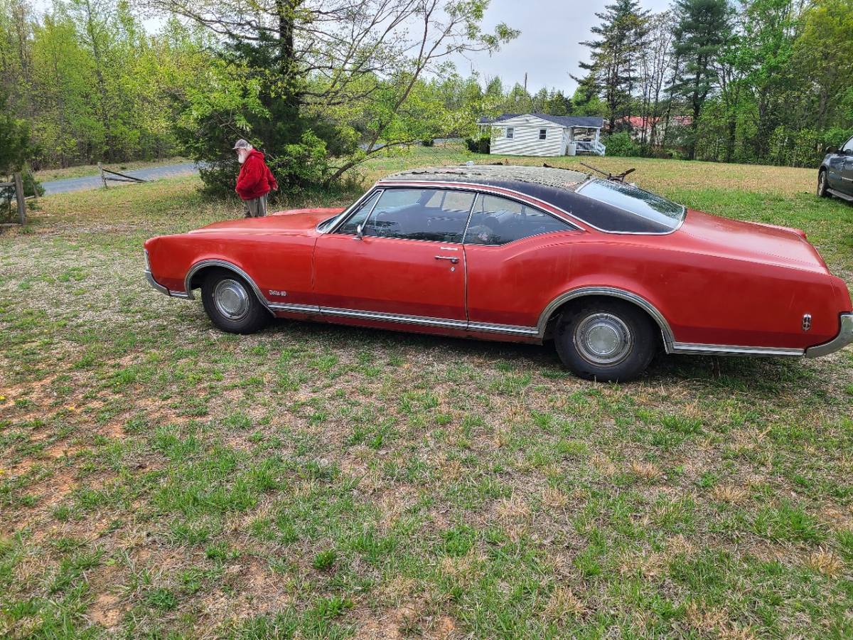 Oldsmobile-delta-88-1968-red-6