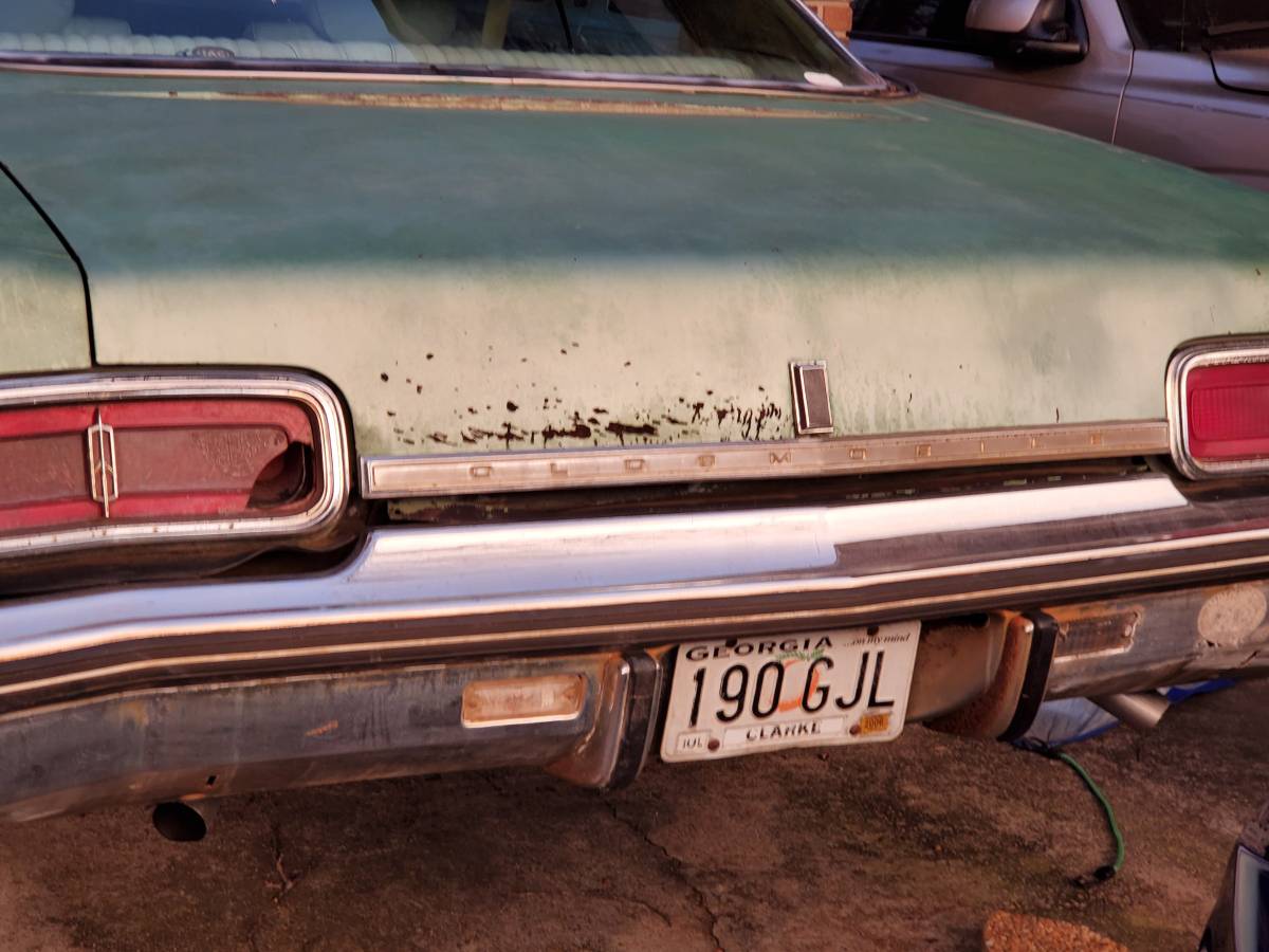 Oldsmobile-delta-88-1973-green-13