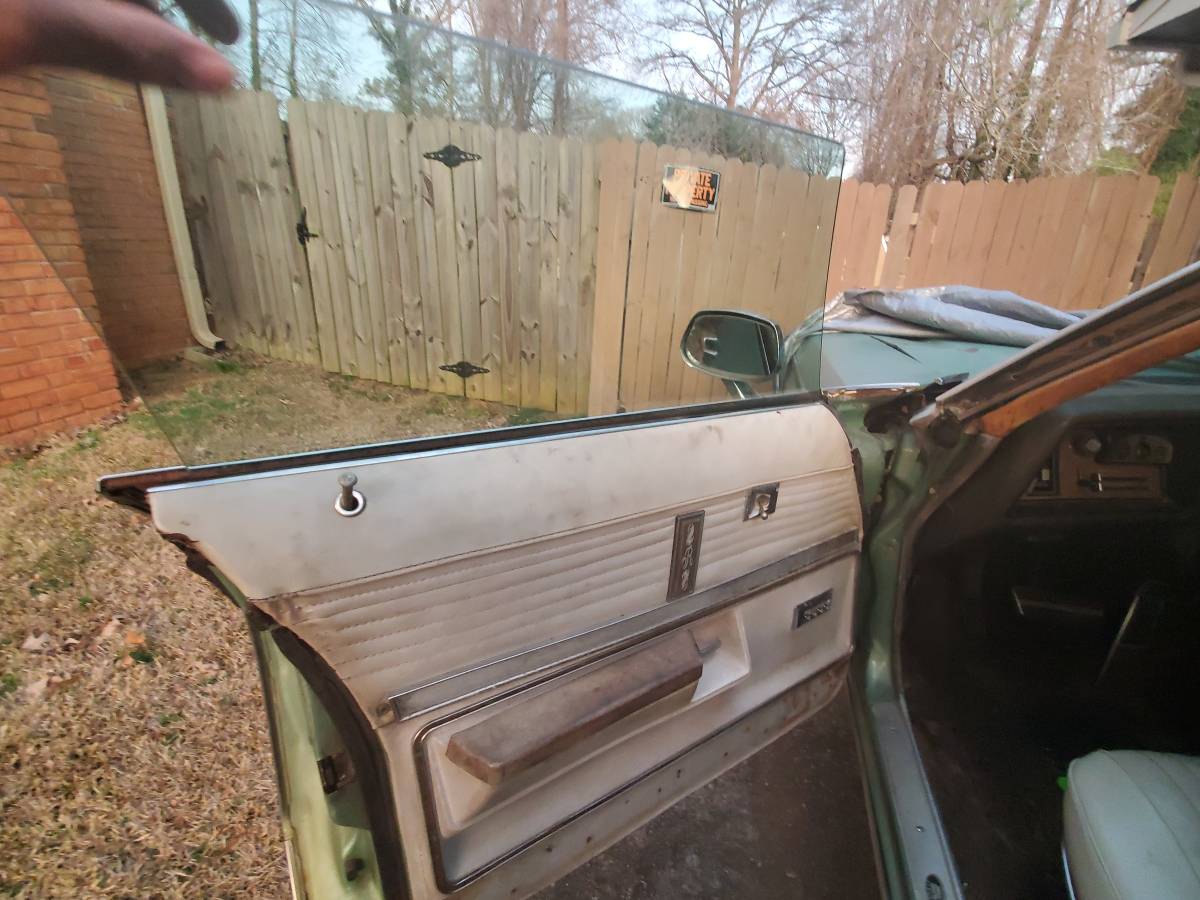 Oldsmobile-delta-88-1973-green-2